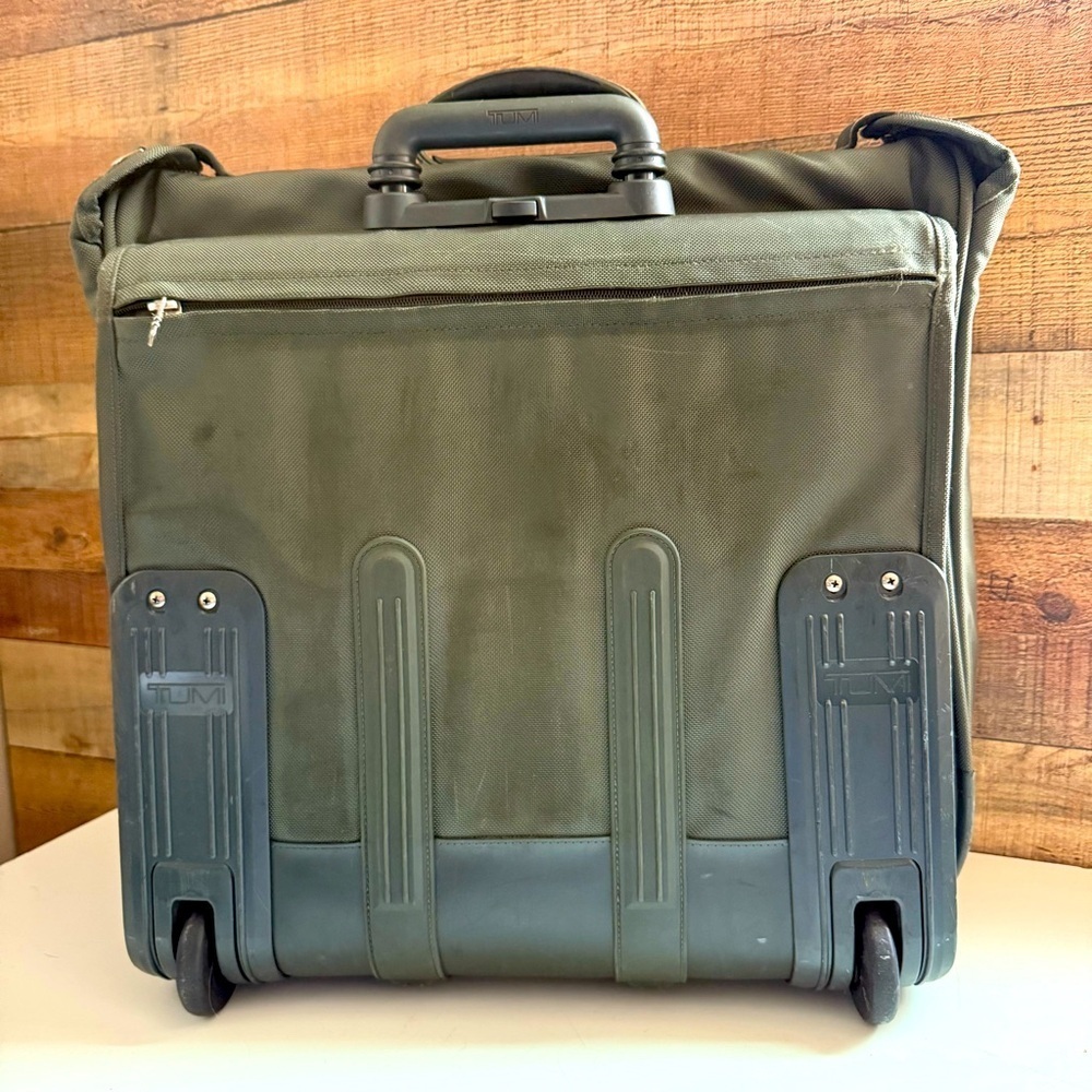VTG 2241M3 Tumi Alpha 2 Wheeled Large Garment/Suitcase Travel Bag - Picture 16 of 16